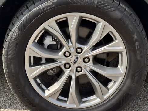 Used 2021 Ford Explorer Limited w/ Equipment Group 301A AWD/4WD image 4
