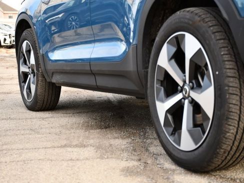 Certified 2025 Volvo XC40 B5 Plus image 9