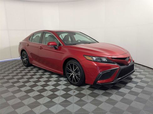 Used 2023 Toyota Camry SE FWD image 3