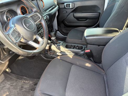 Used 2023 Jeep Gladiator Mojave w/ Cold Weather Group AWD/4WD image 11