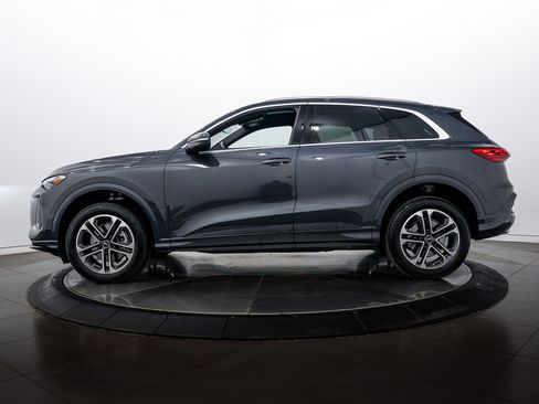 Certified 2025 Audi Q5 Premium w/ Convenience Package image 7