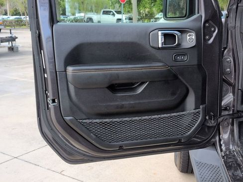 Used 2025 Jeep Wrangler Unlimited Sahara AWD/4WD image 8