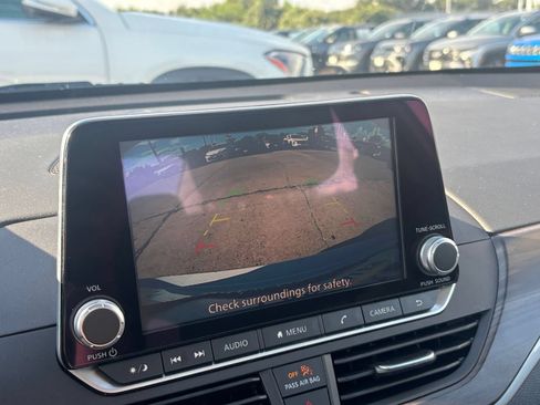 Used 2025 Nissan Altima 2.5 SV FWD image 22