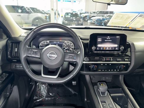 Used 2022 Nissan Pathfinder SV AWD/4WD image 26