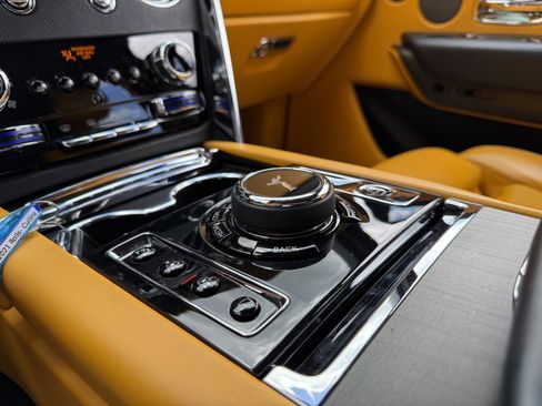 Used 2021 Rolls-Royce Cullinan Base image 27