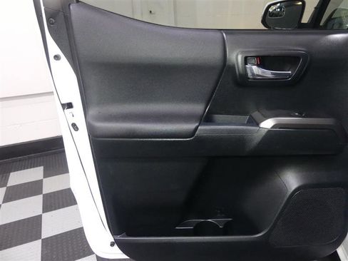 Used 2017 Toyota Tacoma TRD Off-Road w/ Tow Package image 21