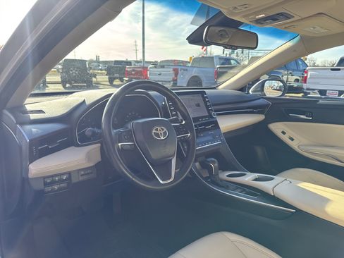 Used 2021 Toyota Avalon XLE image 17