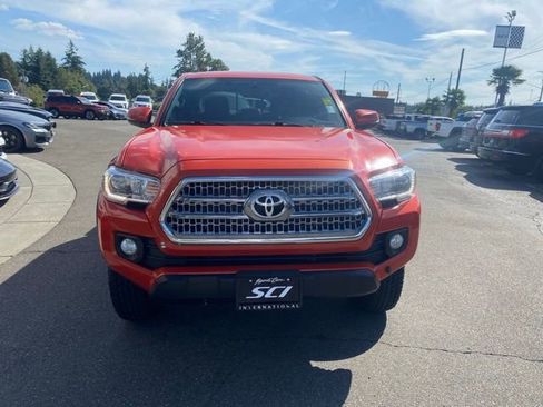 Used 2017 Toyota Tacoma TRD Off-Road image 7