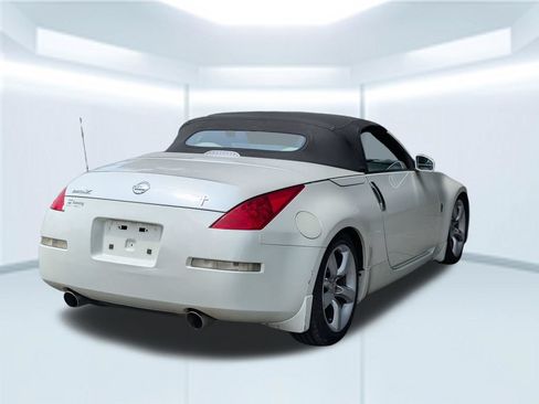 Used 2007 Nissan 350Z Touring RWD image 6