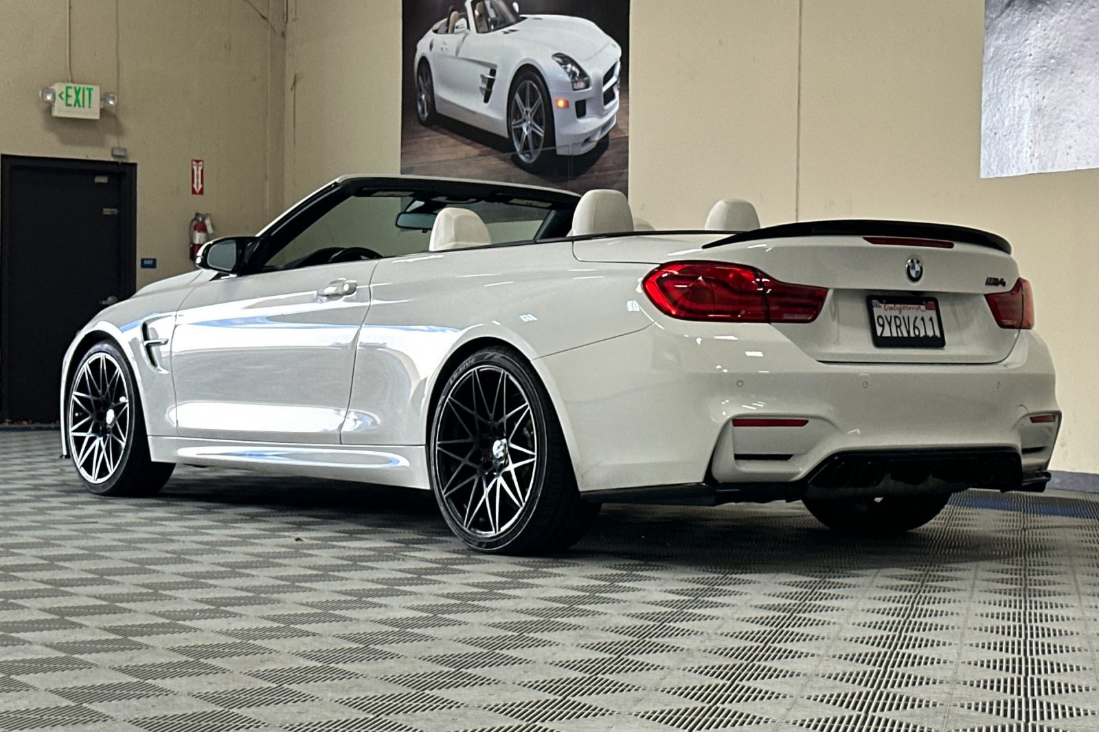 Used 2018 BMW M4 Convertible w/ Executive Package RWD image 6