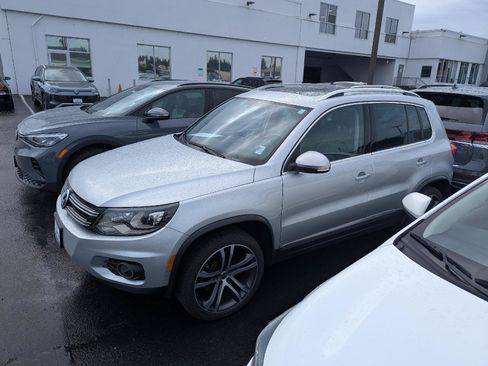 Used 2017 Volkswagen Tiguan SEL AWD/4WD image 2