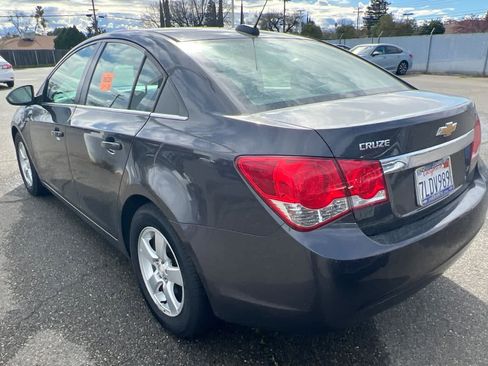 Used 2015 Chevrolet Cruze LT w/ Technology Package image 4