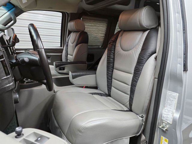 Used 2017 GMC Savana 2500 Extended RWD image 21