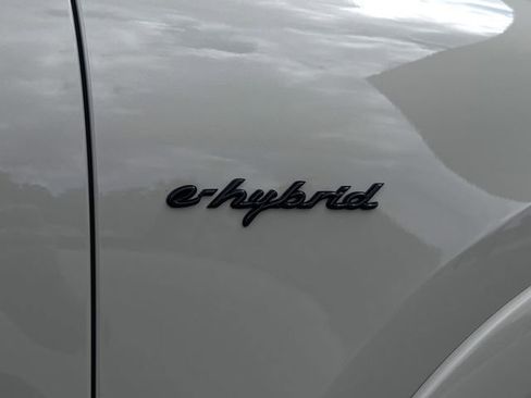 Certified 2022 Porsche Cayenne Turbo S AWD/4WD image 29