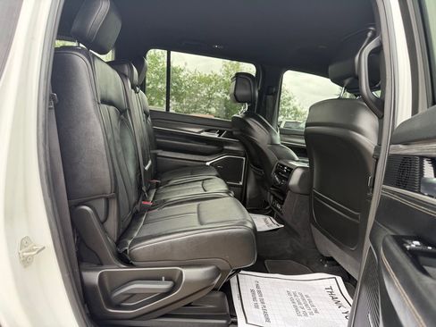 Used 2024 Jeep Wagoneer Series III w/ Flexible Seating Group AWD/4WD image 19