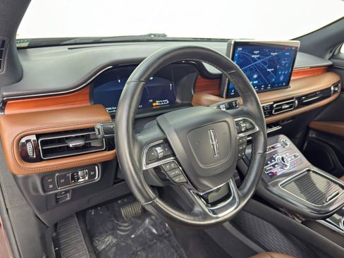 Used 2022 Lincoln Nautilus Reserve image 13