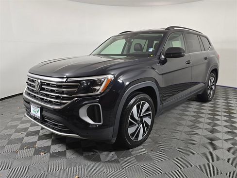 Used 2024 Volkswagen Atlas SE image 3