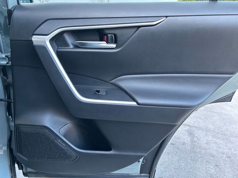 Used 2022 Toyota RAV4 XLE AWD/4WD image 28