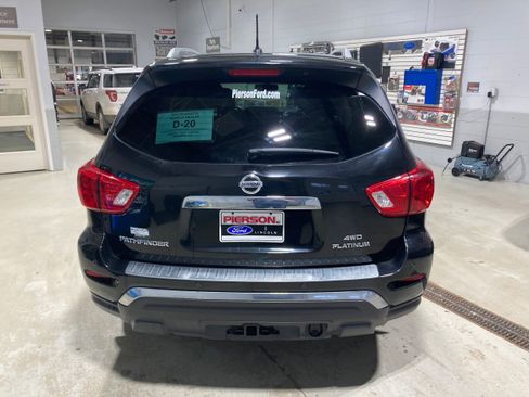 Used 2017 Nissan Pathfinder Platinum image 13