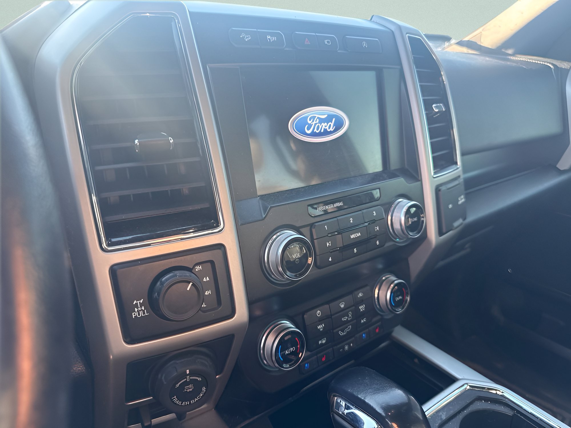 Used 2020 Ford F150 Lariat w/ Equipment Group 502A Luxury AWD/4WD image 20