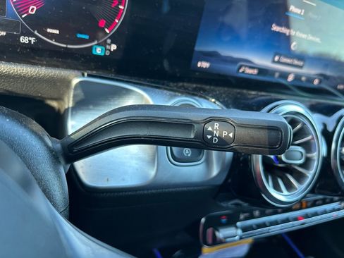 Used 2024 Mercedes-Benz GLB 250 image 20