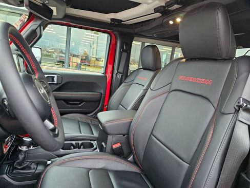 Used 2024 Jeep Wrangler Rubicon w/ Technology Group image 17