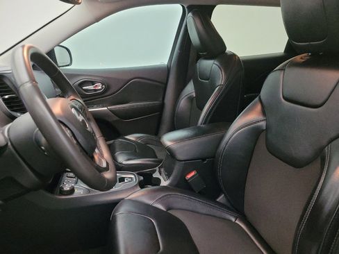 Used 2020 Jeep Cherokee Latitude Plus w/ Comfort/Convenience Group image 17