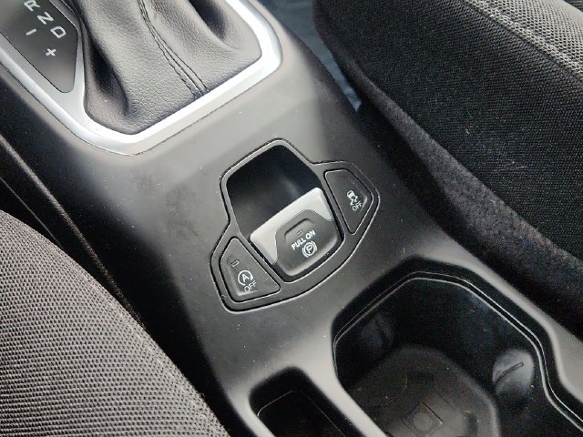 Used 2023 Jeep Renegade Latitude w/ Sun & Fun Group AWD/4WD image 43