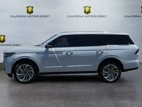 Used 2025 Lincoln Navigator Reserve AWD/4WD image 8