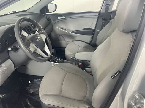 Used 2013 Hyundai Accent GLS FWD image 2