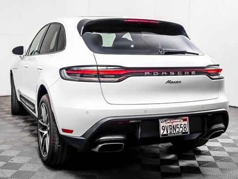 Certified 2026 Porsche Macan AWD/4WD image 3