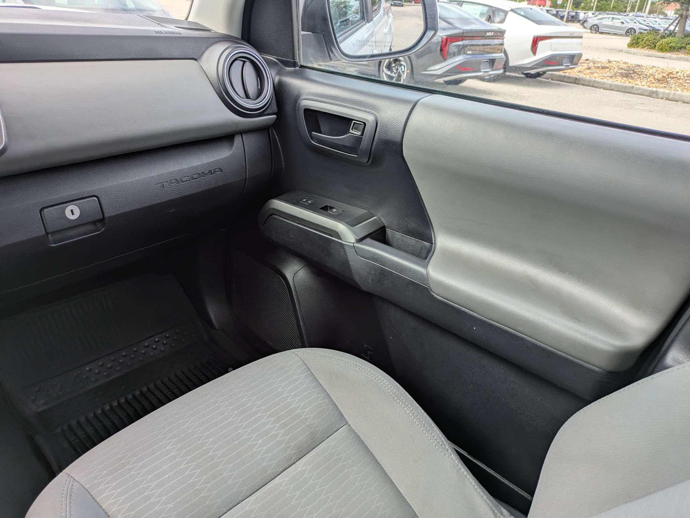 Used 2019 Toyota Tacoma SR5 RWD image 17