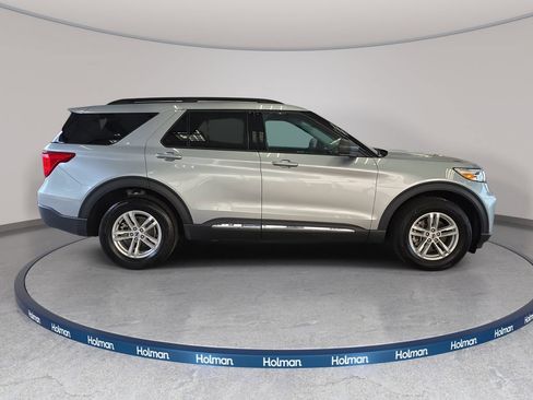 Used 2023 Ford Explorer XLT AWD/4WD image 5