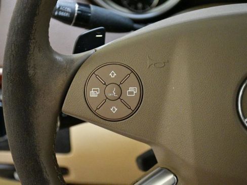 Used 2012 Mercedes-Benz GL 450 4MATIC image 21