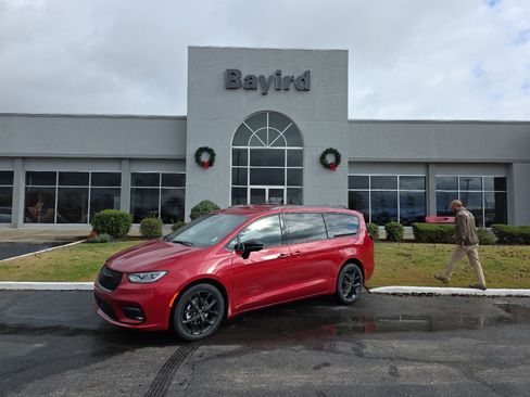 New 2026 Chrysler Pacifica Select w/ S Appearance Package image 1