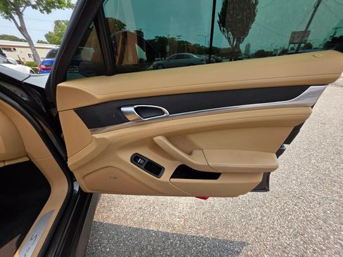 Used 2011 Porsche Panamera 4S AWD/4WD image 32