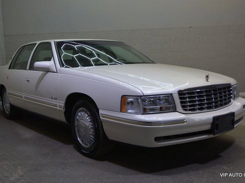 Used 1997 Cadillac De Ville D'Elegance w/ Safety/Security Pkg FWD image 1