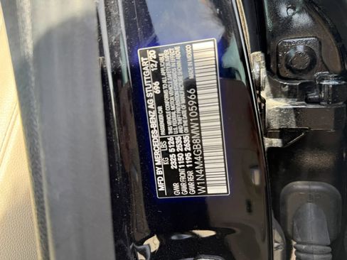 Used 2021 Mercedes-Benz GLB 250 image 33