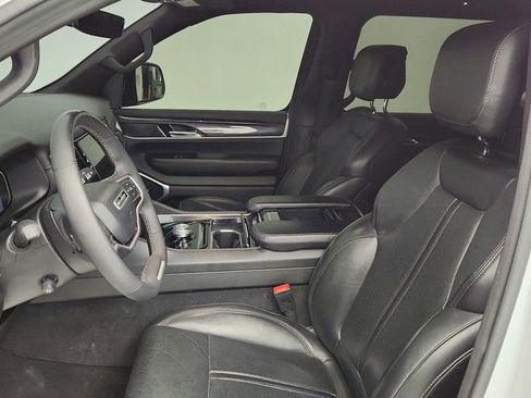 Used 2023 Jeep Wagoneer 4WD w/ Premium Group I image 18