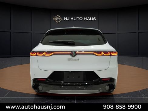 Used 2024 Alfa Romeo Tonale Ti w/ Premium Interior Package AWD/4WD image 3