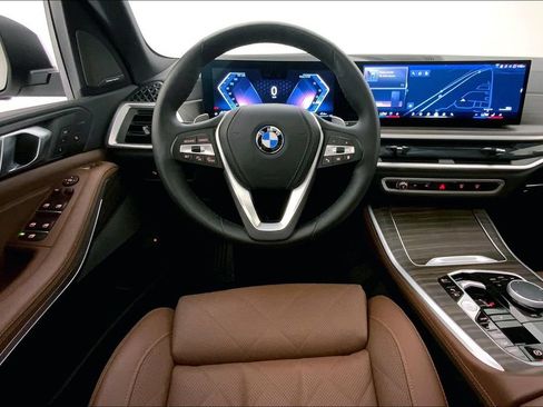 Used 2025 BMW X5 xDrive50e AWD/4WD image 4