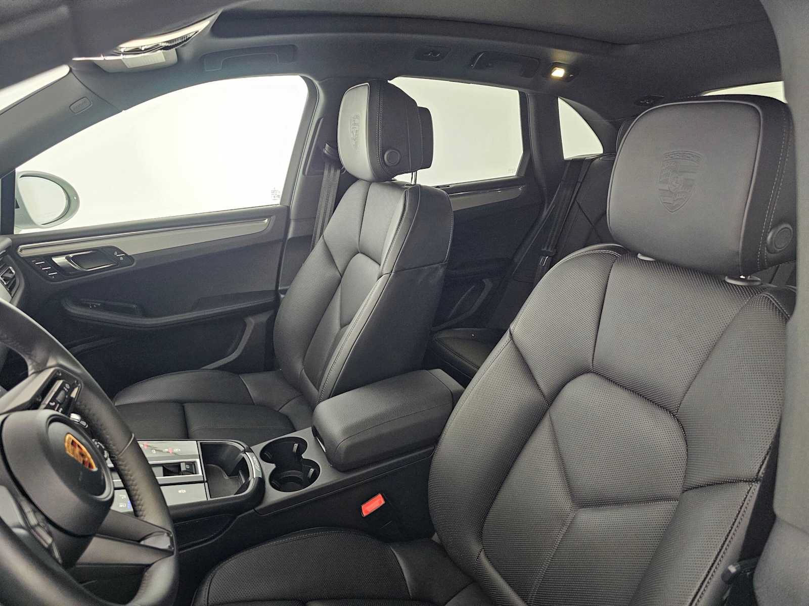 Used 2026 Porsche Macan AWD/4WD image 22