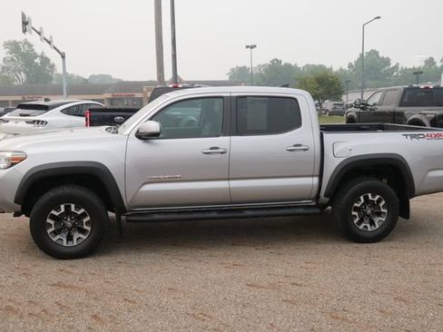 Used 2018 Toyota Tacoma TRD Off-Road w/ Technology Package AWD/4WD image 8