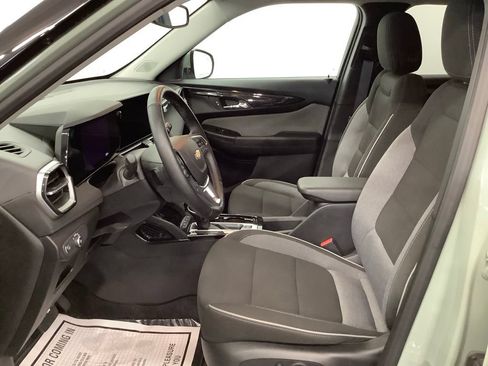 Used 2025 Chevrolet TrailBlazer LT w/ Convenience Package FWD image 12