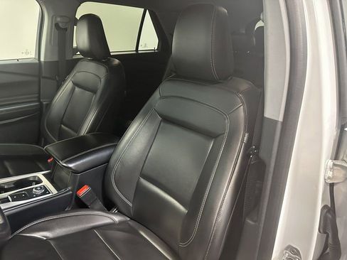 Used 2022 Ford Explorer XLT image 70