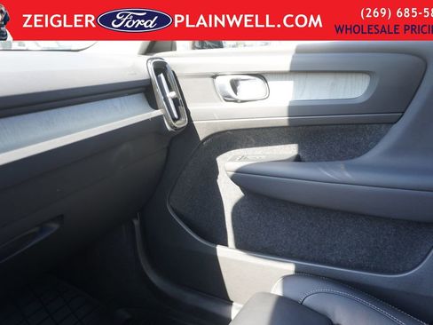 Used 2023 Volvo XC40 B5 Plus w/ Protection Package Premier image 34