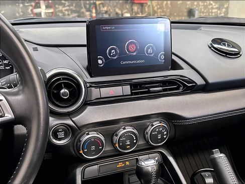Used 2022 MAZDA MX-5 Miata Grand Touring w/ Weather Package RWD image 9