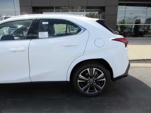 New 2026 Lexus UX 300h AWD image 4
