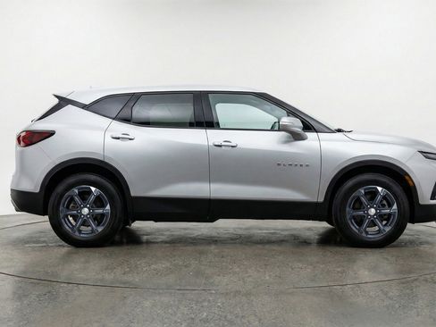 Used 2025 Chevrolet Blazer LT image 9