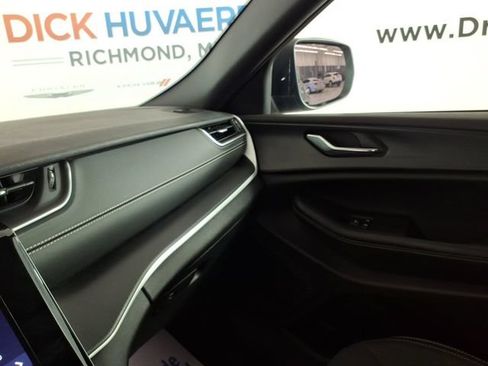 Used 2024 Jeep Grand Cherokee Laredo w/ Luxury Tech Group I AWD/4WD image 21